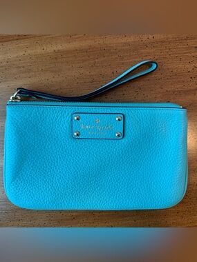 kate spade pebble faux leather wristlet in turquoise